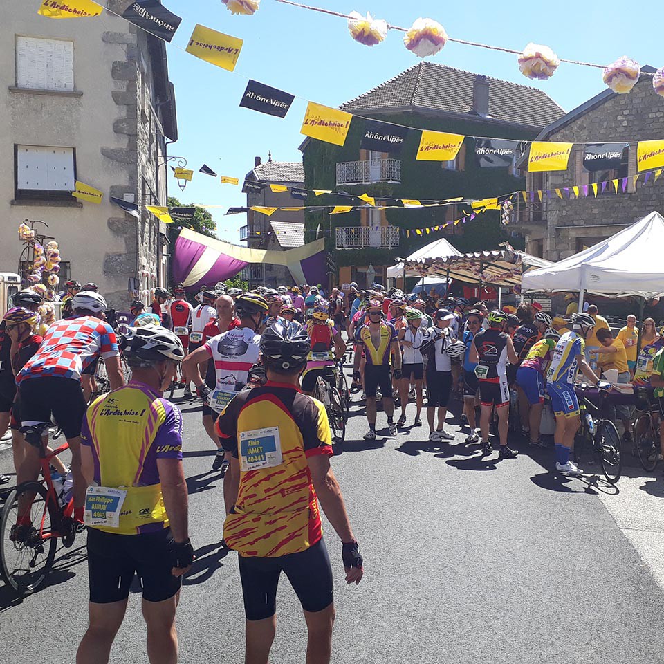 J4 - Rochepaule… un des derniers grands ravitos de ce périple complètement fou !