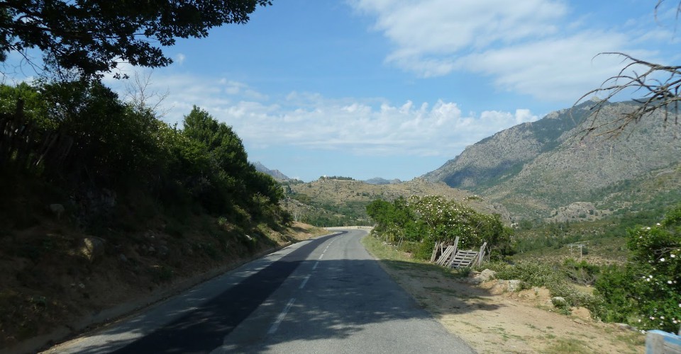 Et maintenant, 40km de descente jusqu'à Ponte Castirla