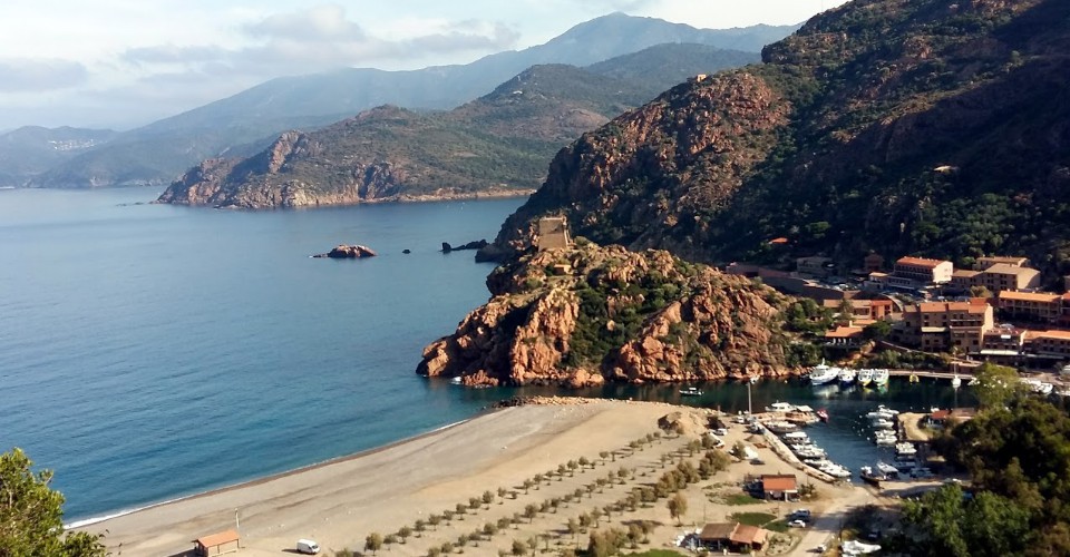 Porto à 8h30. La plage est déserte