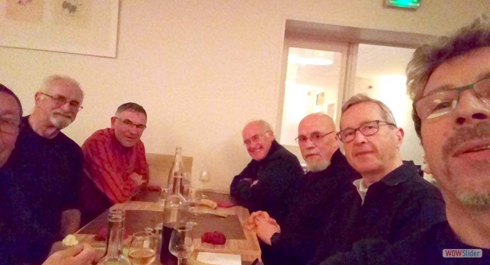 34 - Selfie à table