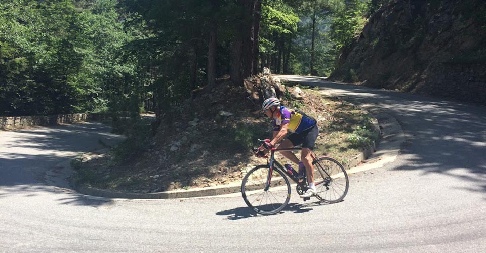 Daniel fonce vers le pique-nique