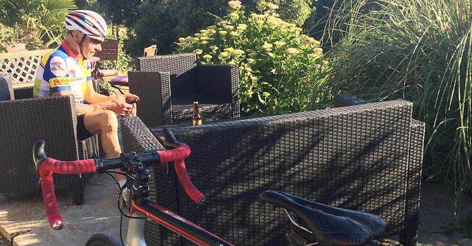 4 - Il est 7 h 52 et Daniel est prêt à attaquer la ...bière ?