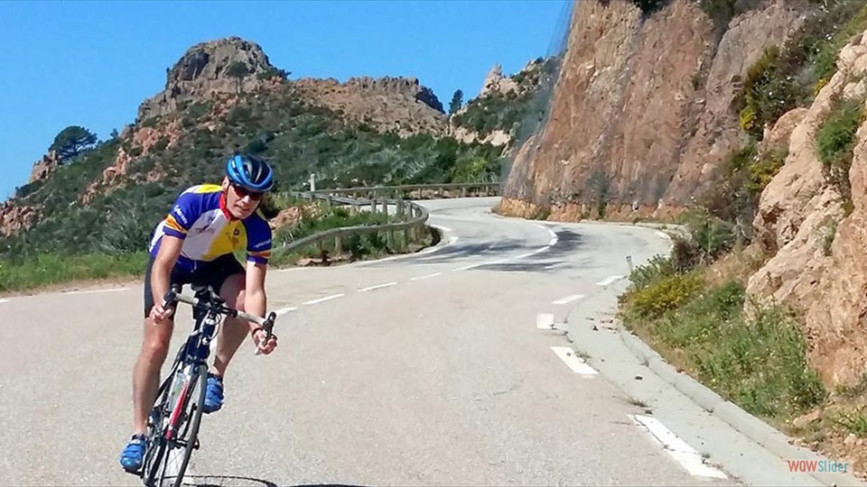 14__les_mains_en_bas_du_guidon,_cest_bien_stphane