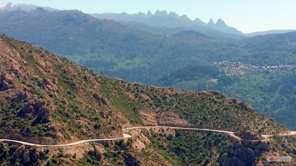 18__descente_vers_aullne_avec_les_aiguilles_de_bavella