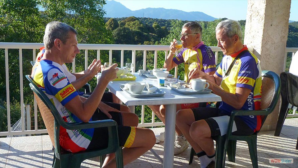 1__petit_djeuner_chez_dominique__bisinao