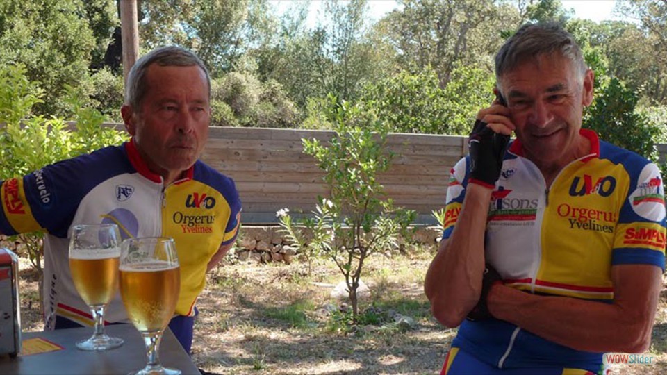 10__oui_ma_chrie,_ici_il_fait_pas_beau,_on_a_rien__boire,_leau_des_gourdes_est_trop_chaude...