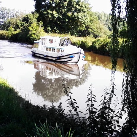 18 – Tiens ? un bateau sur le réseau fluvial, étonnant ?