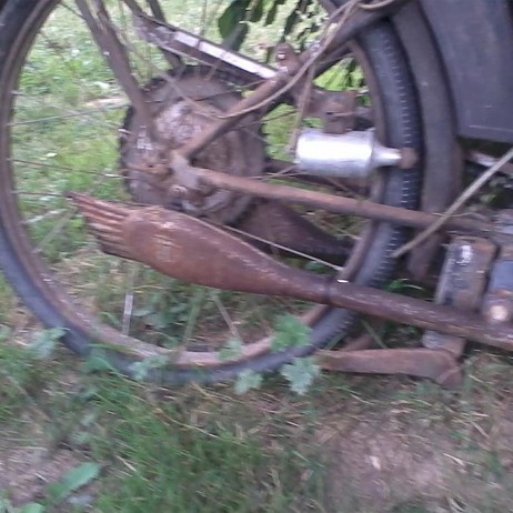 53 – C’est une moto «Auto-moto» des années...