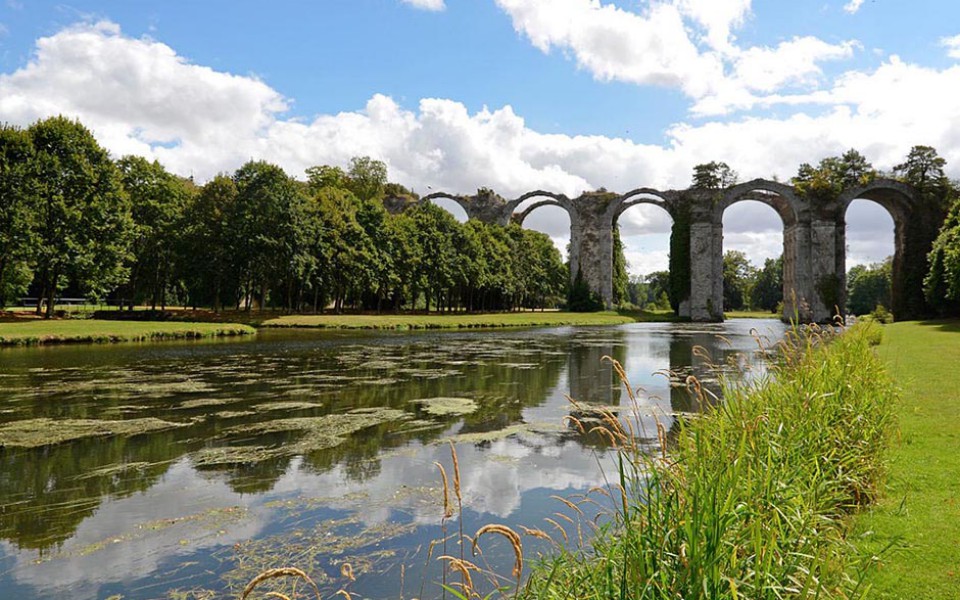 Et au fond du parc, une ruine géniale