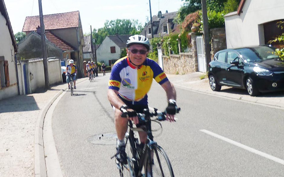 Allez ! Première côte du retour. Yvon passe à l'attaque...