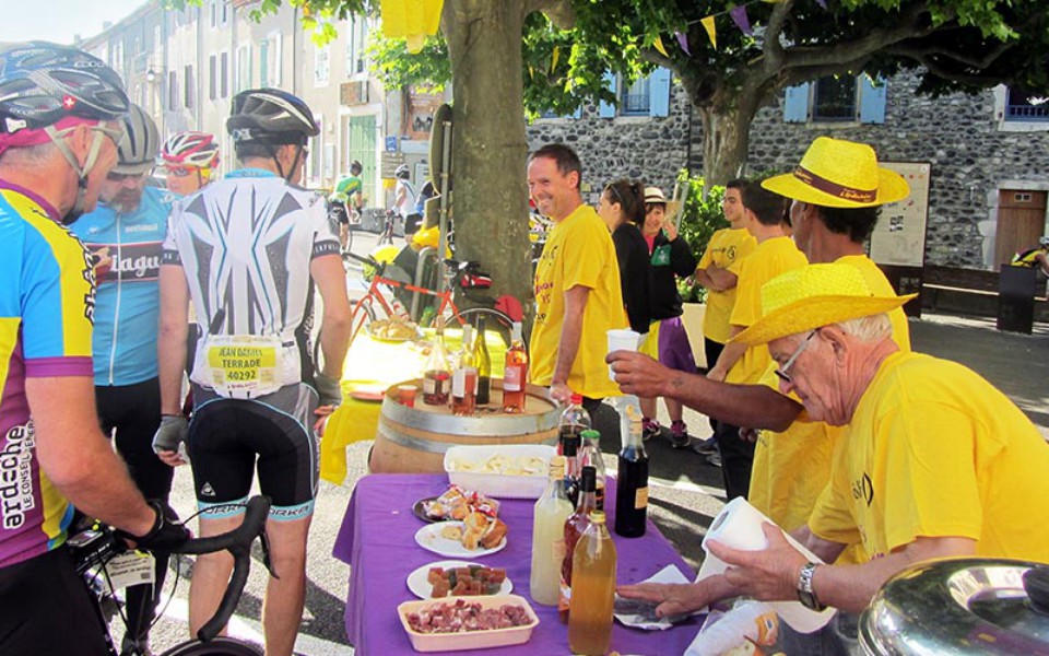 Alba-la-Romaine. Arrêt buffet