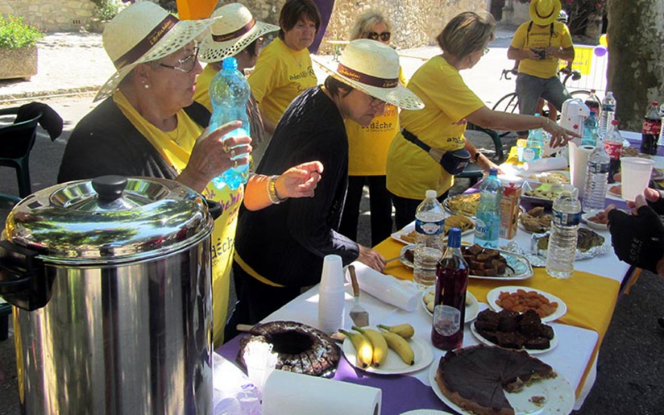 Château d'Aiguèze. Les reines de la pâtisserie