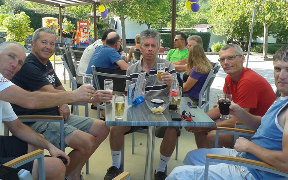 Camping Lou Rouchetou. La vie civile. Rafraîchissement.