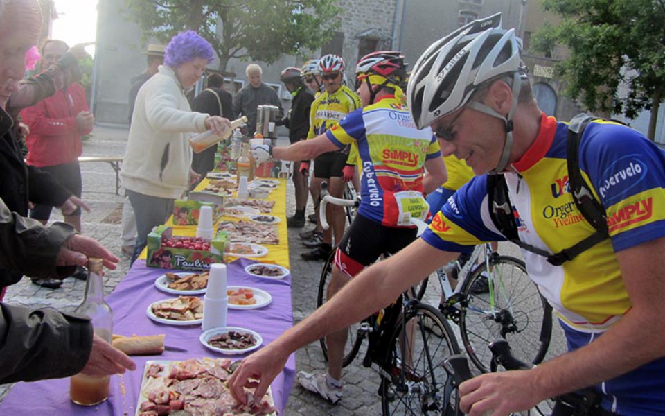 Saint-Victor : premier buffet. km 7