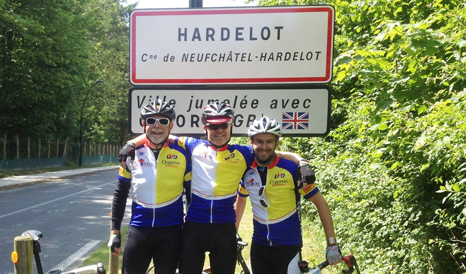 Le beau maillot sous la pancarte... En pleine forme, on vous dit !