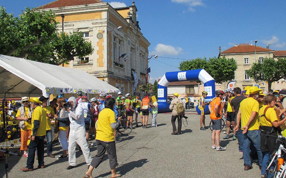 Anneyron. Il y a foule...