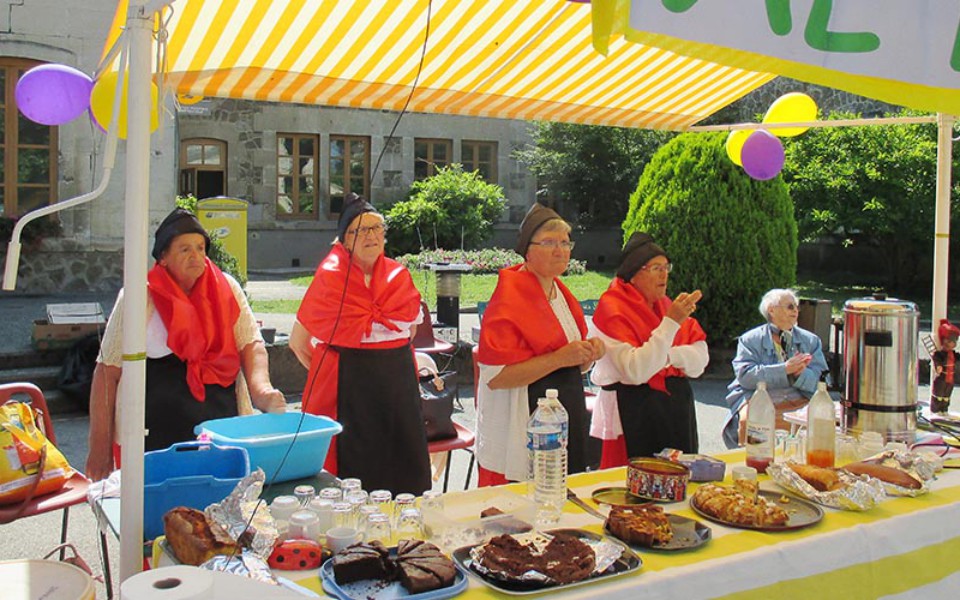 Al'bon... buffet d'Albon. Surtout les pâtisseries maison