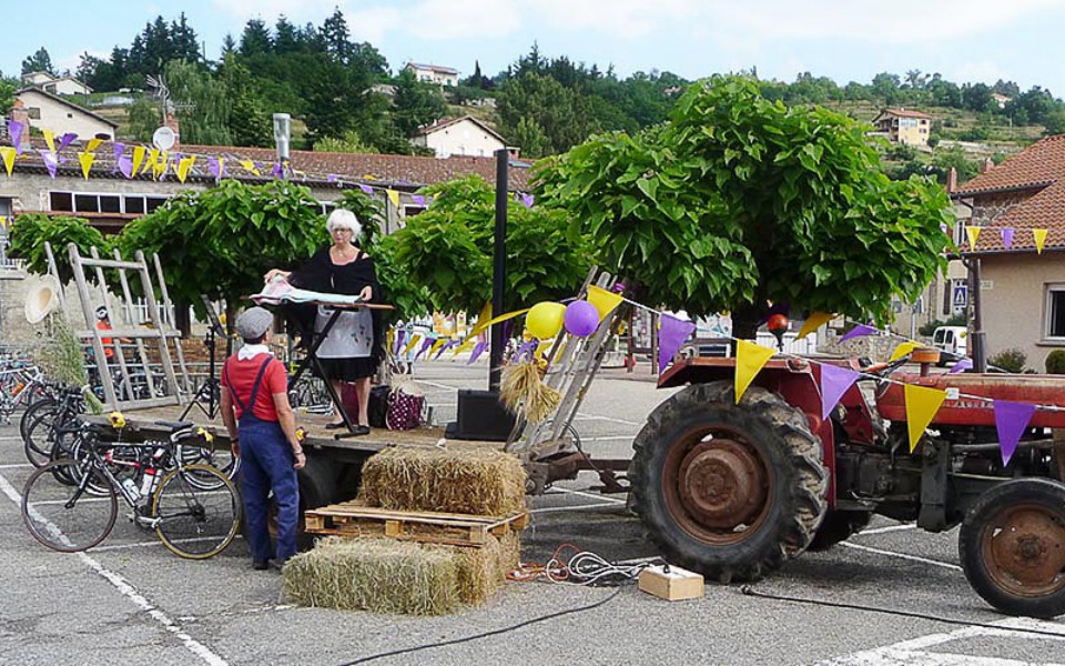 Satillieu. Installion du podium