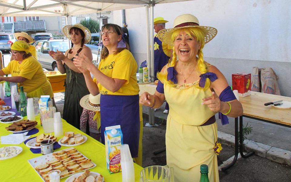 Sarras. Les Gauloises enthousiastes