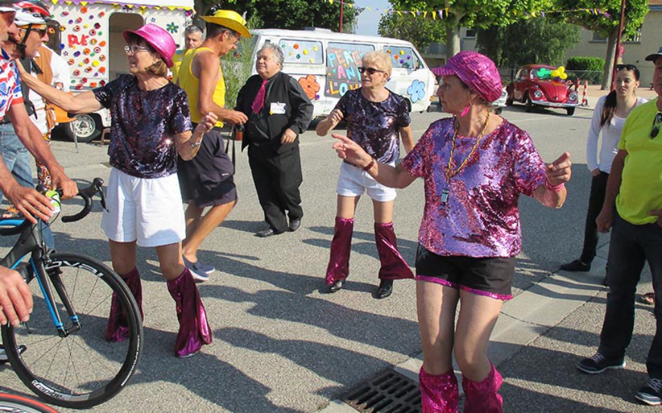 Beaussemblant. Km39. Circulation déviée au profit des cyclos. Merci la municipalité