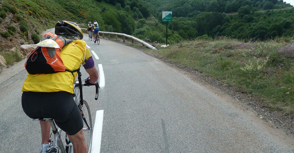 Montée vers Mézilhac. Jean-Louis et Hervé, puis Jacques et Pascal