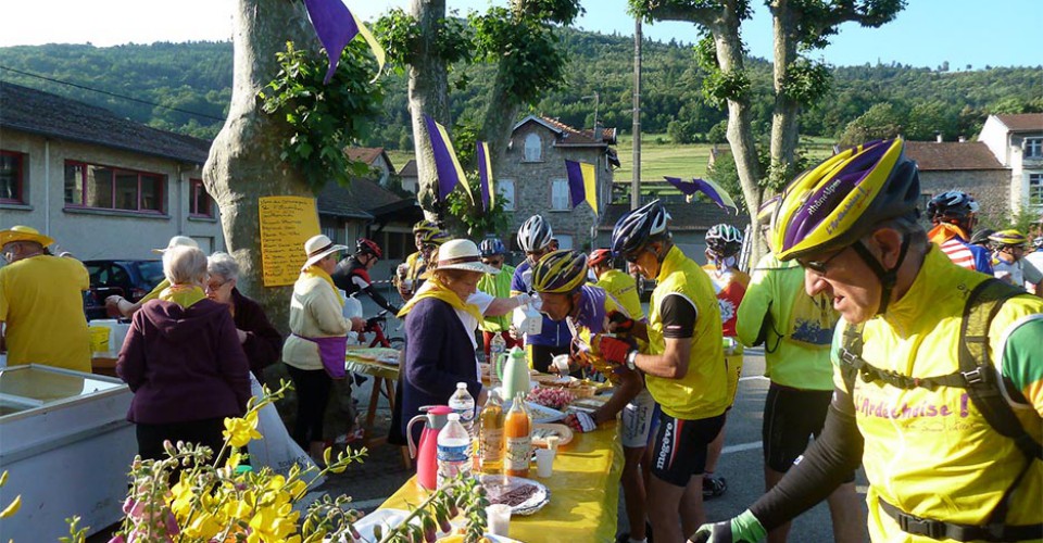 Saucisson, fromage... mais pas de vin. Ouin !